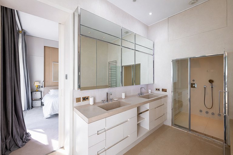 Par070 - Elegant 3-Bedroom Saint-Germain Apartment