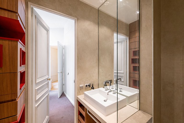 Par070 - Luxury apartment in Saint Germain