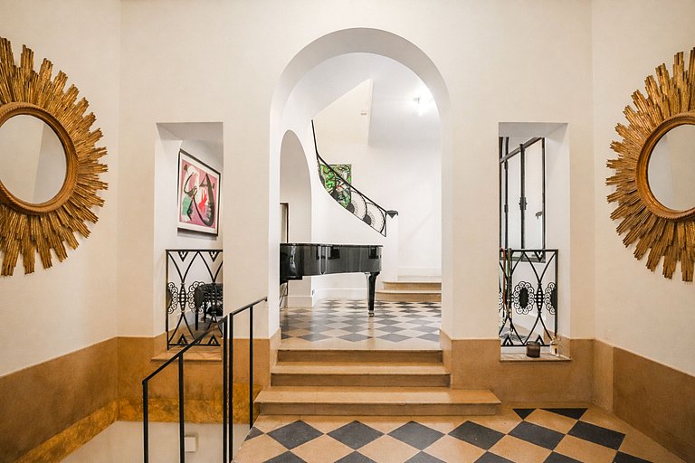 Par056 - Mansion-Style Apartment by Parc Monceau