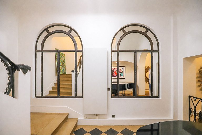 Par056 - Mansion-Style Apartment by Parc Monceau