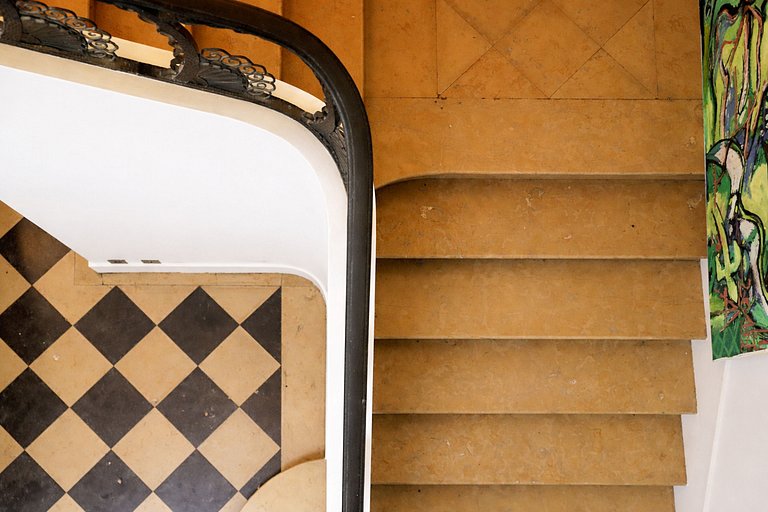 Par056 - Mansion-Style Apartment by Parc Monceau