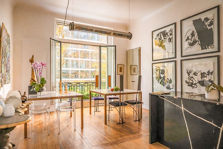 Par056 - Mansion-Style Apartment by Parc Monceau