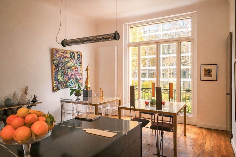 Par056 - Mansion-Style Apartment by Parc Monceau