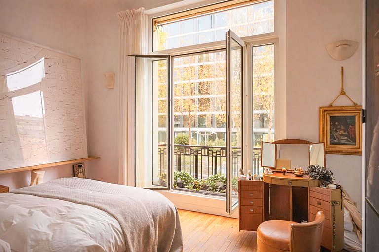 Par056 - Mansion-Style Apartment by Parc Monceau