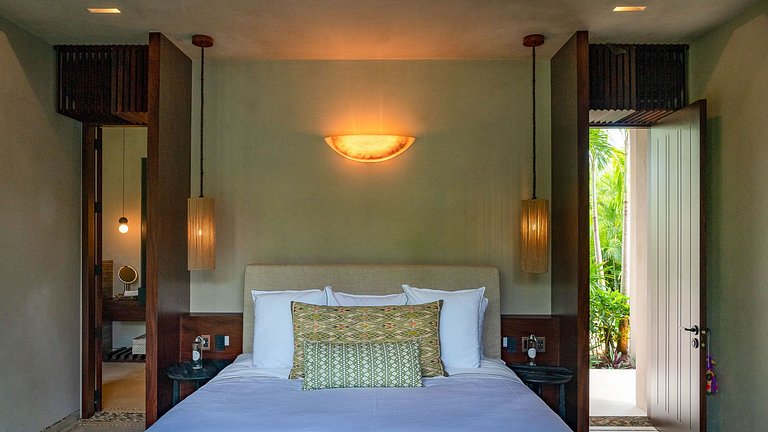 Ptm025 – Contemporary golf-front villa near St. Regis