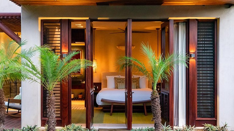 Ptm025 – Contemporary golf-front villa near St. Regis