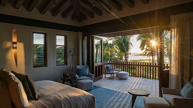 Ptm025 – Contemporary golf-front villa near St. Regis