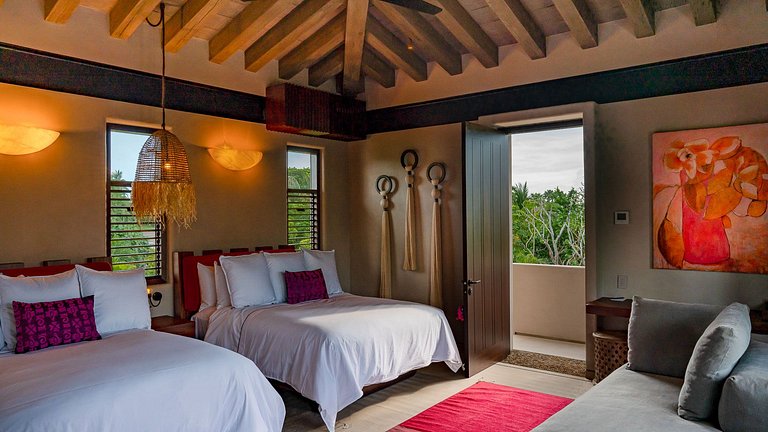 Ptm025 – Contemporary golf-front villa near St. Regis