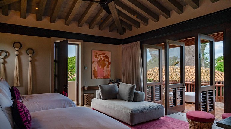 Ptm025 – Contemporary golf-front villa near St. Regis