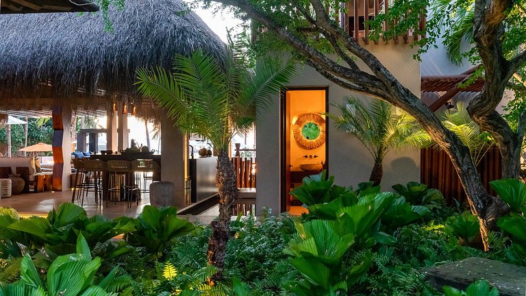 Ptm025 – Contemporary golf-front villa near St. Regis