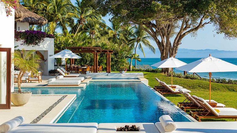Ptm026 – Expansive beachfront villa in Ranchos Estates