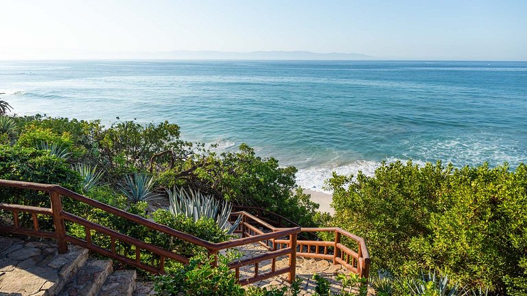 Ptm026 – Expansive beachfront villa in Ranchos Estates