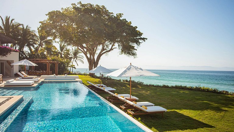 Ptm026 – Expansive beachfront villa in Ranchos Estates