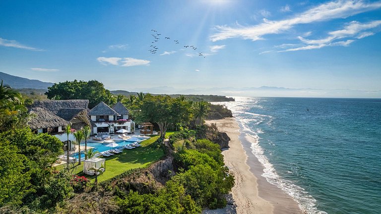 Ptm026 – Expansive beachfront villa in Ranchos Estates