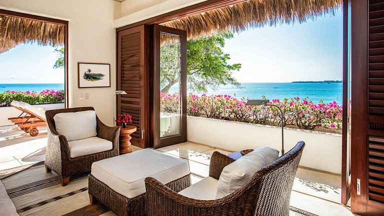 Ptm026 – Expansive beachfront villa in Ranchos Estates