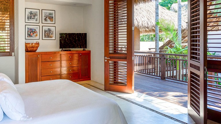 Ptm026 – Expansive beachfront villa in Ranchos Estates