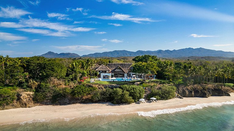 Ptm026 – Expansive beachfront villa in Ranchos Estates