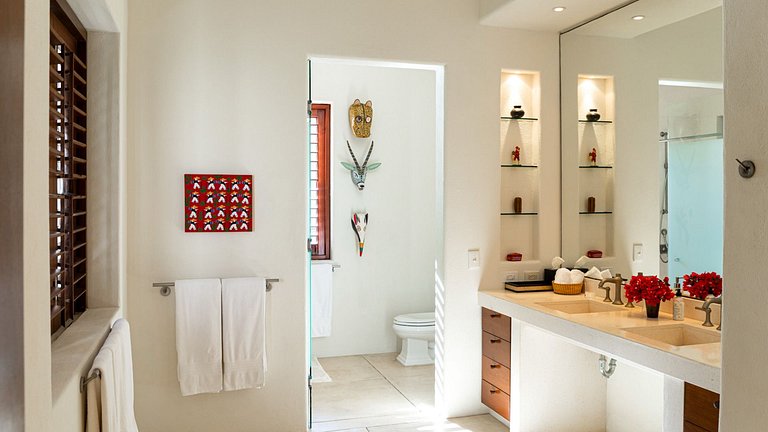 Ptm026 – Expansive beachfront villa in Ranchos Estates