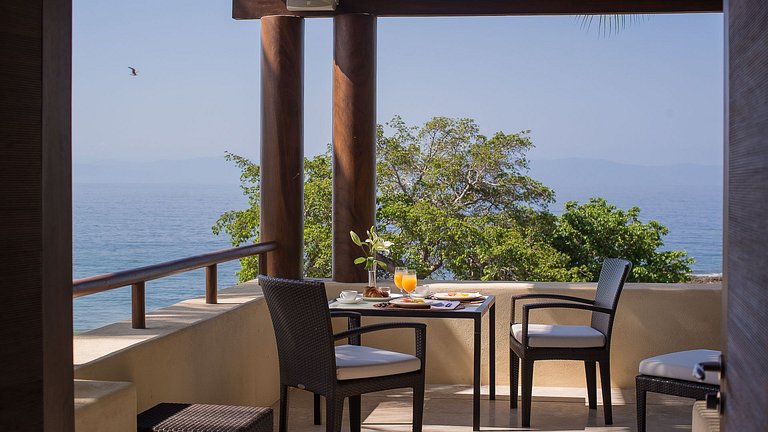 Ptm028 – Private beachfront estate in Ranchos Estates