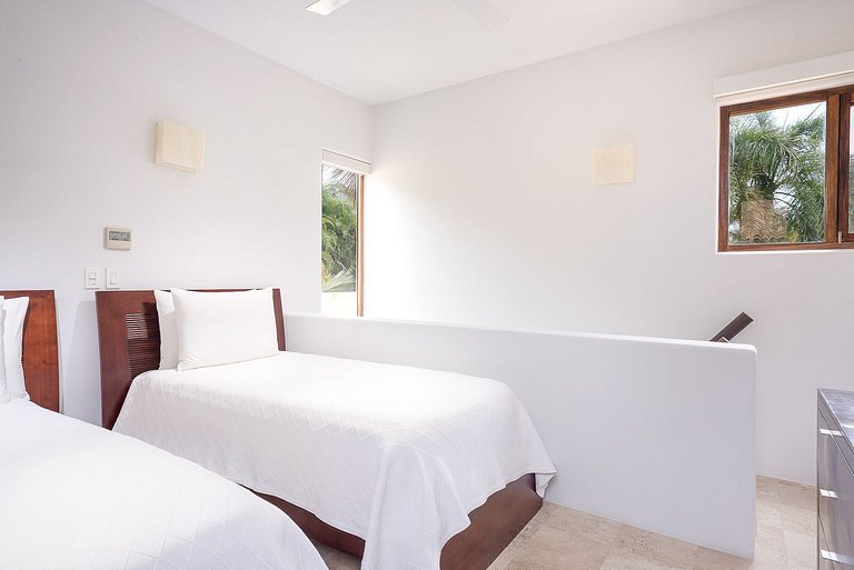 Ptm028 – Private beachfront estate in Ranchos Estates