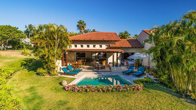 Ptm039 – Golf-front villa with ocean views in Punta Mita