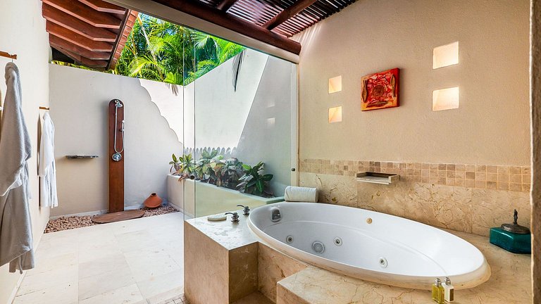 Ptm039 – Golf-front villa with ocean views in Punta Mita