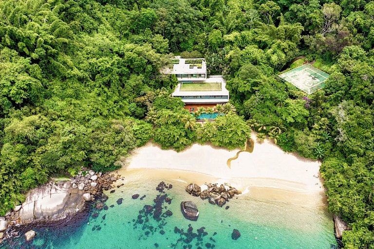 Pty008 - Luxury beachfront villa in Paraty