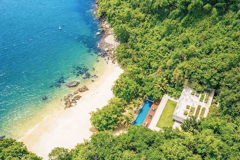 Pty008 - Luxuosa villa frente mar em Paraty