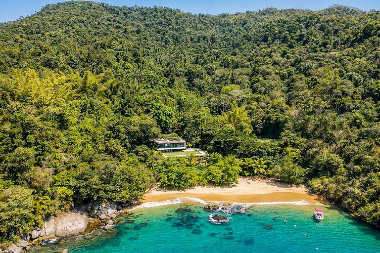 Pty008 - Luxury beachfront villa in Paraty