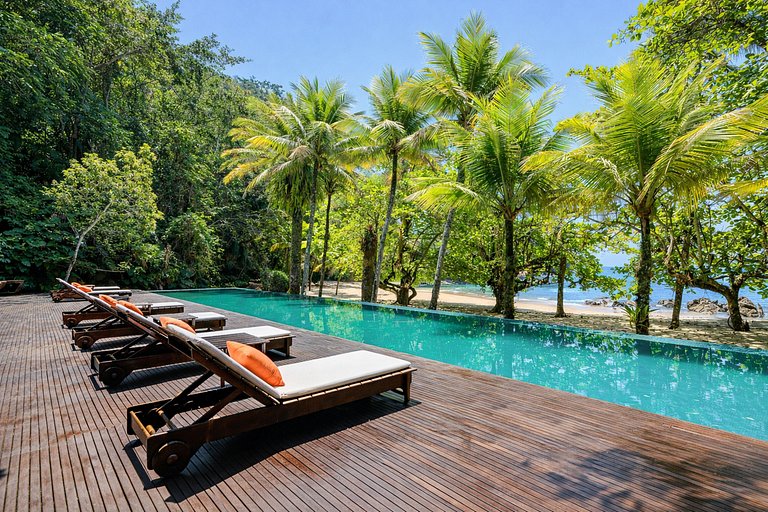 Pty008 - Luxury beachfront villa in Paraty