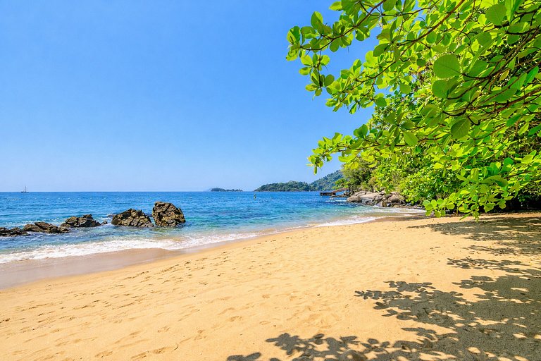 Pty008 - Luxury beachfront villa in Paraty