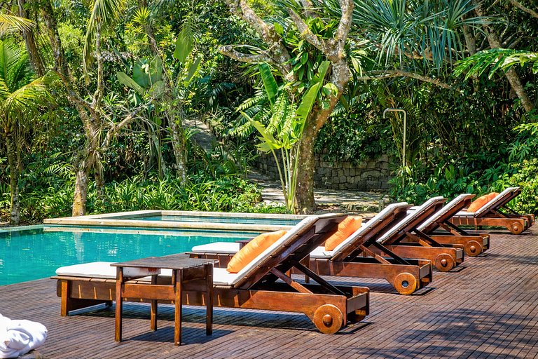 Pty008 - Luxuosa villa frente mar em Paraty