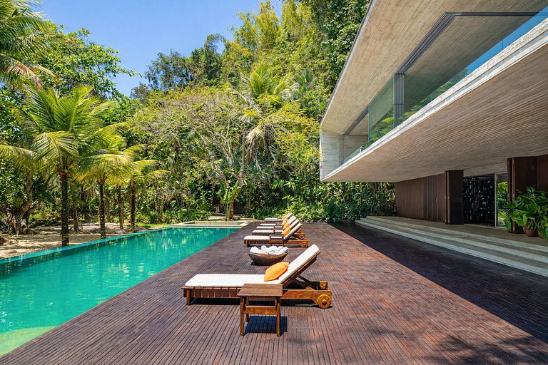 Pty008 - Luxury beachfront villa in Paraty