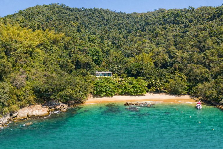 Pty008 - Luxury beachfront villa in Paraty