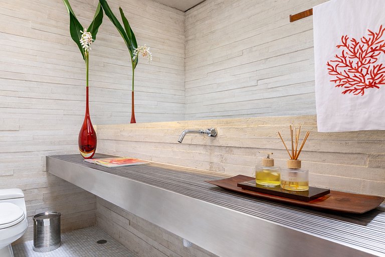 Pty008 - Luxury beachfront villa in Paraty