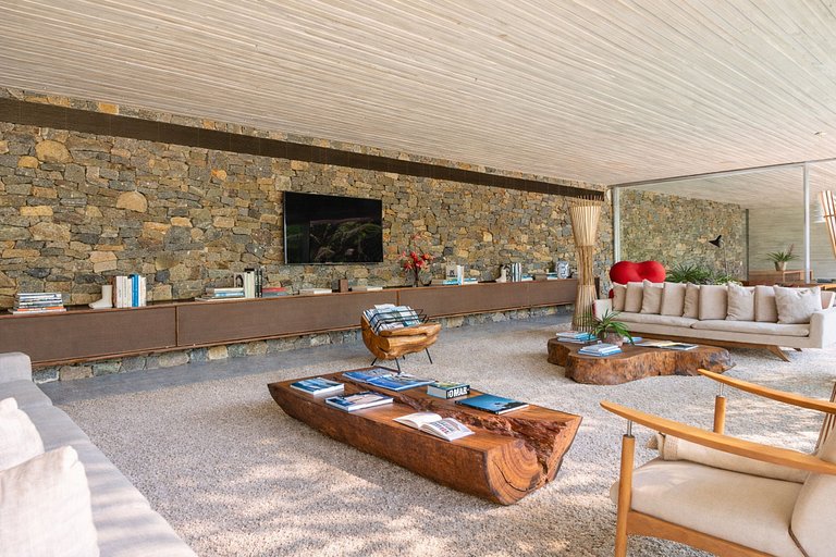 Pty008 - Luxury beachfront villa in Paraty