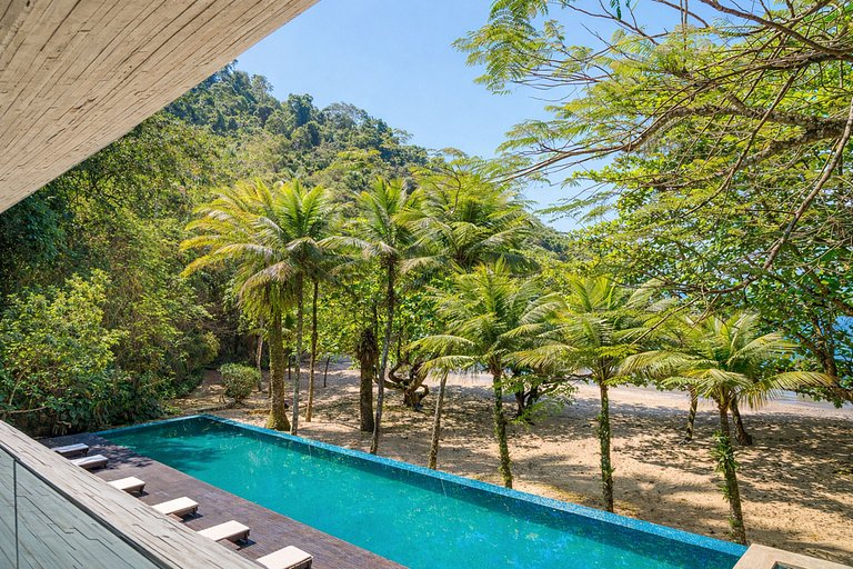 Pty008 - Luxury beachfront villa in Paraty