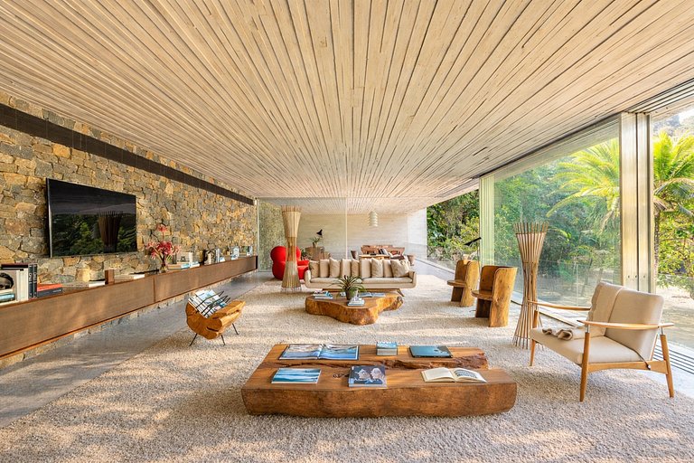 Pty008 - Luxury beachfront villa in Paraty