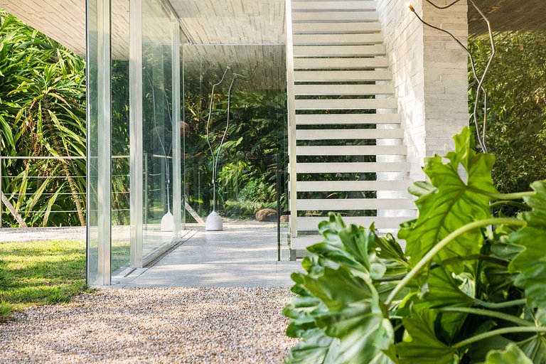 Pty008 - Luxury beachfront villa in Paraty