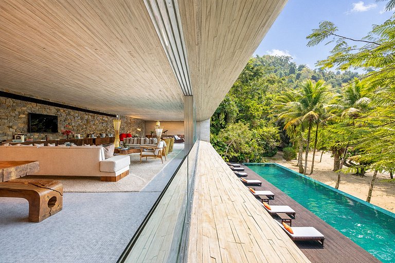 Pty008 - Luxuosa villa frente mar em Paraty