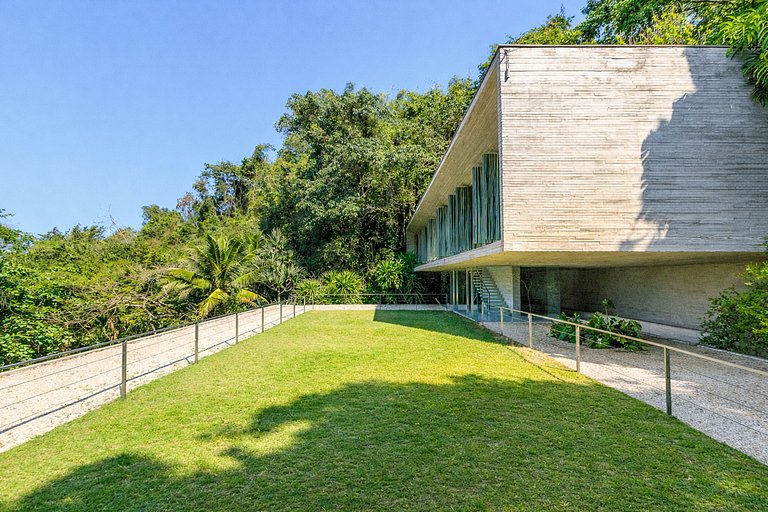 Pty008 - Luxury beachfront villa in Paraty