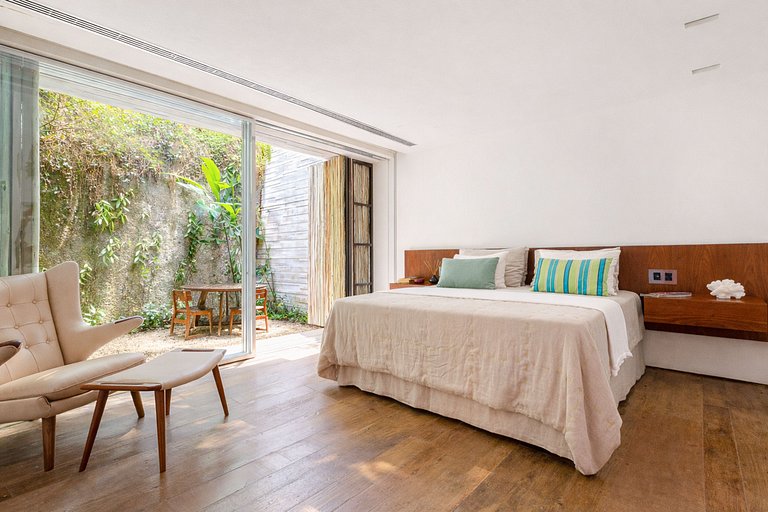 Pty008 - Luxury beachfront villa in Paraty