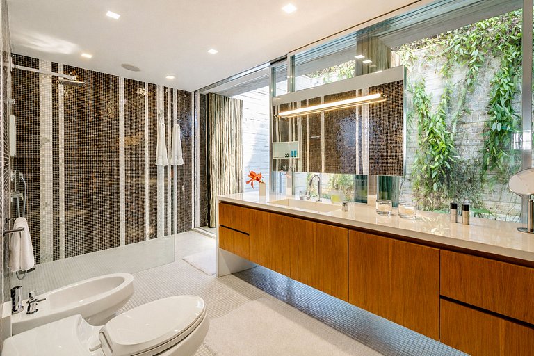 Pty008 - Luxury beachfront villa in Paraty