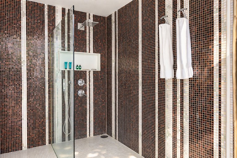 Pty008 - Luxury beachfront villa in Paraty