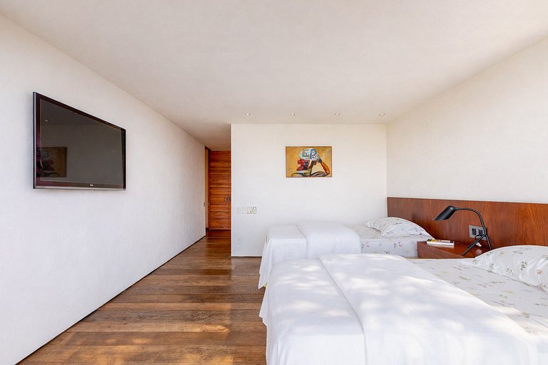 Pty008 - Luxury beachfront villa in Paraty