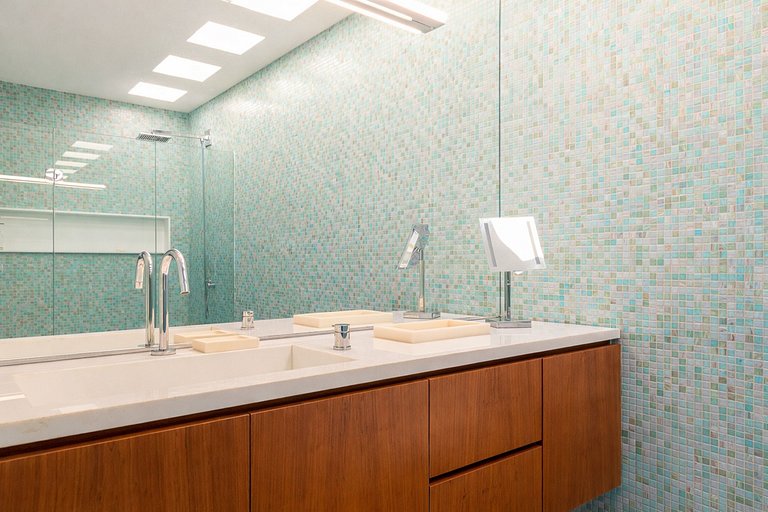 Pty008 - Luxury beachfront villa in Paraty