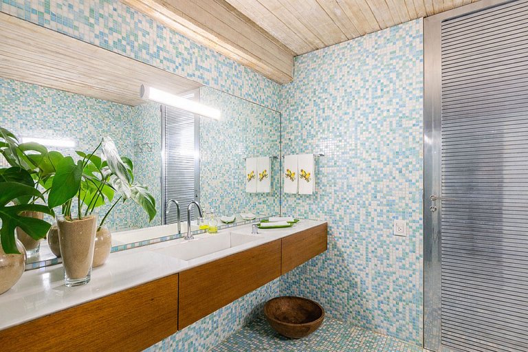 Pty008 - Luxury beachfront villa in Paraty