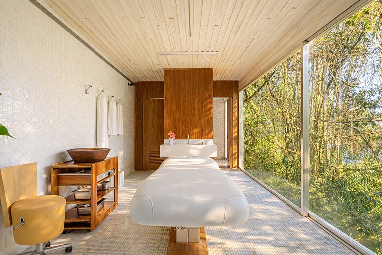 Pty008 - Luxury beachfront villa in Paraty