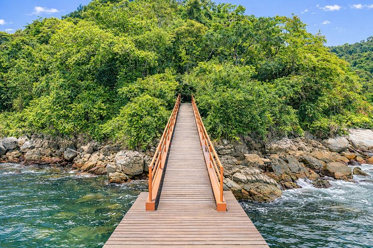 Pty008 - Luxury beachfront villa in Paraty