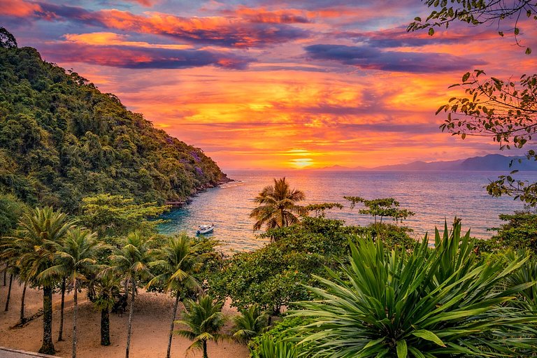 Pty008 - Luxury beachfront villa in Paraty